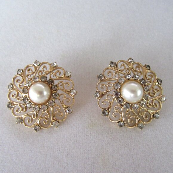 Delicate gold tone pierced earrings with faux pearl & clear rhinestones -sparkle - Picture 5 of 7